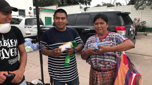 La heroína anónima que donó botas y de quien todos hablan