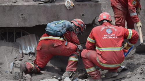 Cifra de muertos se eleva a 99 y las alertas contin&uacute;an en el volc&aacute;n
