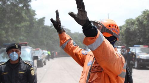 Suspenden labores de b&uacute;squeda por las lluvias y un fuerte lahar