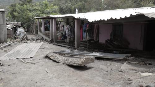 Video impresionante: familia graba cómo huye durante la erupción