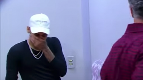 Neymar llora al regresar a la humilde casa donde vivió en su infancia
