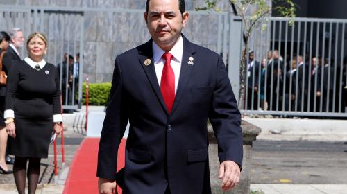 Señalan a Jimmy Morales de abusar de empleada pública