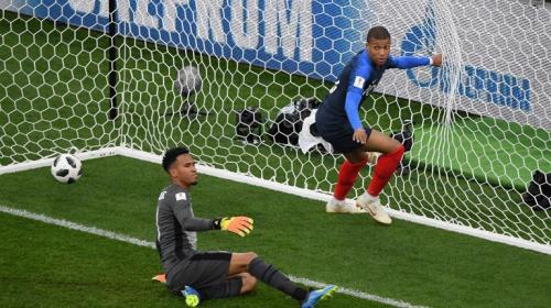 Mbappé adelanta a Francia y mantiene el dominio sobre Perú