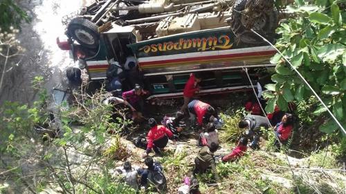 Fatal accidente de bus deja cinco muertos y 13 heridos