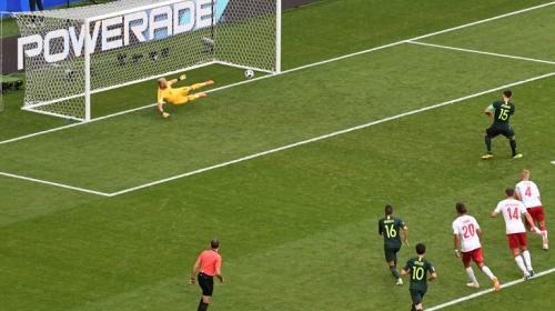 Gracias al VAR, Australia le empata a Dinamarca
