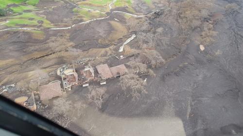 Lo que quedó del club de golf La Reunión a tres semanas de erupción