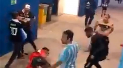 Aficionados argentinos desahogan su enojo con brutal agresión a croata
