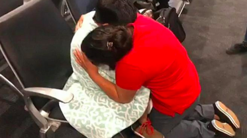 Doloroso reencuentro de una madre guatemalteca y su hijo en EE. UU.