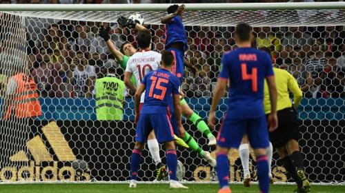 James Rodr&iacute;guez y Yerri Mina lideran el triunfo de Colombia