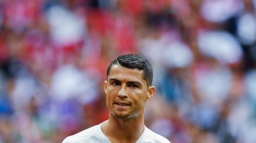 Cristiano Ronaldo pide a decenas de iran&iacute;es que lo dejen dormir