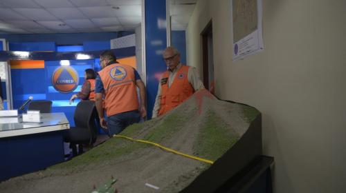 Conred alerta de riesgo en 178 comunidades del volc&aacute;n de Fuego