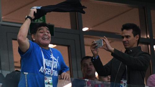 Filtran audio que Maradona envió a su novia para "tranquilizarla"