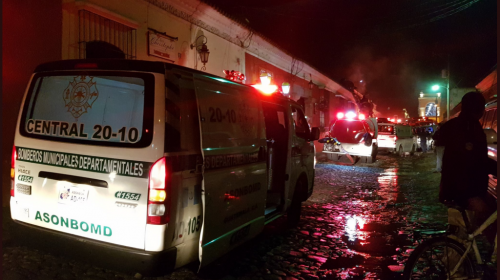 Explosi&oacute;n incendia un reconocido restaurante en Antigua Guatemala