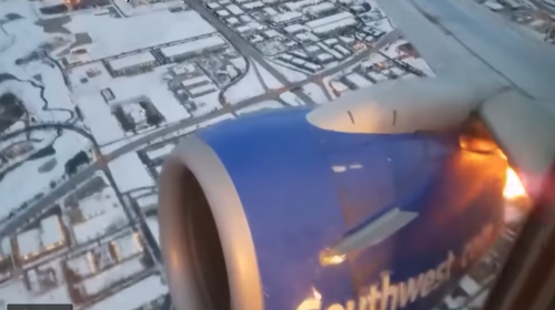 Terror en el aire: motor de un avi&oacute;n comercial explota en pleno vuelo