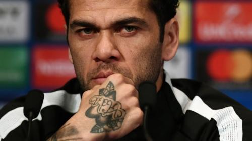 Dani Alves genera debate tras la muerte de Davide Astori
