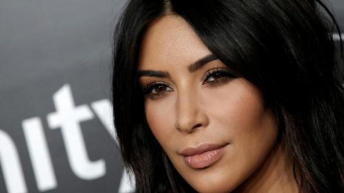Pol&eacute;mica en redes por foto de Kim Kardashian con una serpiente tatuada