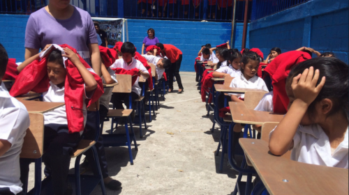 &iexcl;Cuidado con los ni&ntilde;os! Mineduc alerta a colegios por rayos del sol