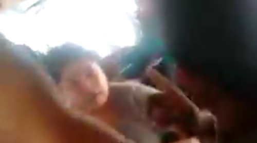 #VIDEO Ayudante de bus agrede a una pasajera