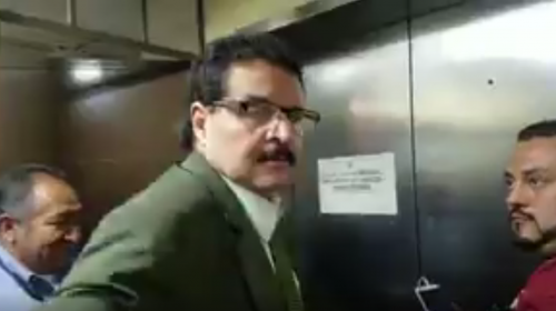 Redes invitan a una ronda de "memes" al juez Adrián Rodríguez