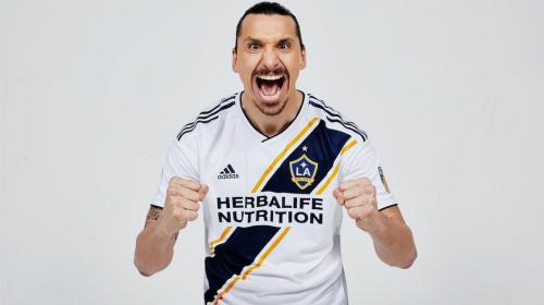 Zlatan ya es jugador del Galaxy y lo anuncia de forma muy particular