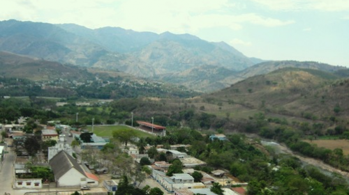 Oraba en una iglesia de Camotán cuando desconocidos les dispararon