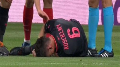 Las dram&aacute;ticas im&aacute;genes luego de la lesi&oacute;n de un defensa del Arsenal