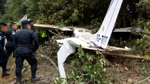 El dram&aacute;tico rescate de los ocupantes de la avioneta accidentada