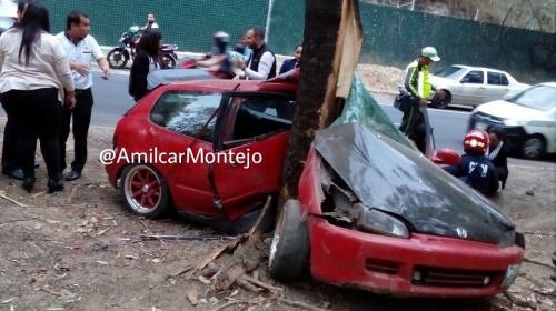 Impresionante accidente en zona 15 deja un herido