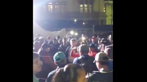 Así le gritaron los maestros borrachos al regaño de Joviel Acevedo