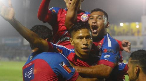 Xelaj&uacute; dobleg&oacute; al campe&oacute;n Antigua GFC y sue&ntilde;a con avanzar