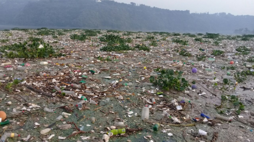 Así quedó el Lago de Amatitlán luego de la lluvia del miércoles