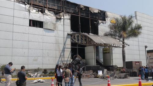 Así luce el centro comercial que se incendió esta madrugada