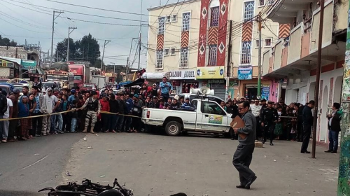 #VIDEO Guardia de seguridad repele asalto y ataca a ladrones 