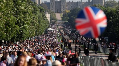 Autora de "Harry Potter" se mofa de Donald Trump tras la boda real