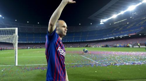 Una caja, varias camisolas y lo que no viste del adiós de Iniesta