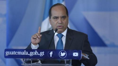 Mineduc investigar&aacute; a colegio de Villa Nueva que coloc&oacute; brazaletes