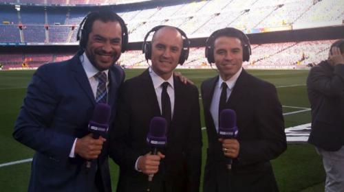 Carlos "El Pescado" Ruiz defiende al portero de Liverpool