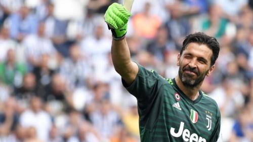 Gianluigi Buffon para rato: el arquero habría firmado con el PSG