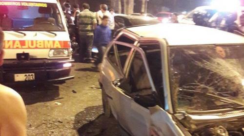 Aparatoso accidente en la calzada Atanasio Tzul deja dos heridos