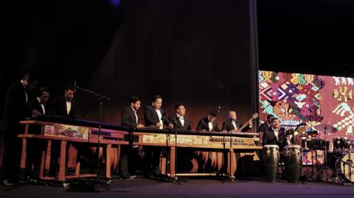 Video completo: así suena "Rapsodia Bohemia" en marimba 