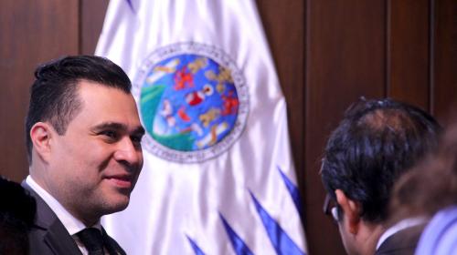 Neto Bran: “Me sentaba en el suelo casi a los pies del docente”