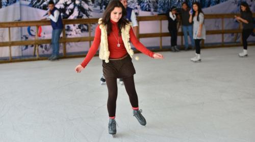 ¿Navidad en enero? Neto Bran quiere más tiempo la pista de hielo