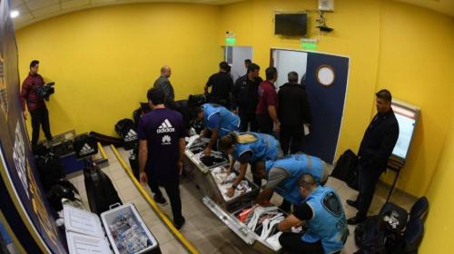 ¡Nunca antes visto! La policía inspecciona el vestuario de River