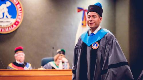 Los tamales de Ezequiel se convirtieron en un título de psicólogo