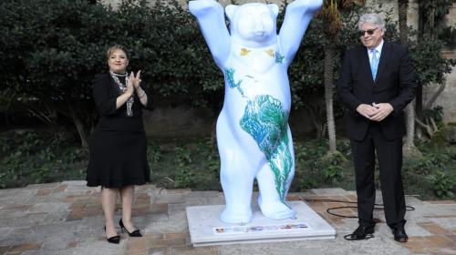 El "Buddy Bear" que el Gobierno alem&aacute;n llev&oacute; a la Antigua