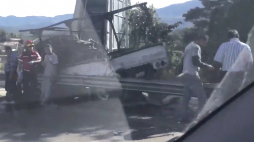 Video: accidente en la ruta al Atl&aacute;ntico deja dos heridos
