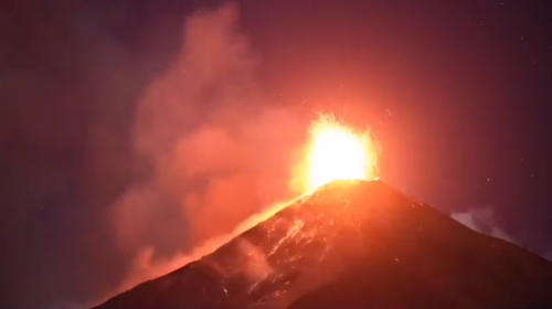 El impresionante "time-lapse" de la erupci&oacute;n del Volc&aacute;n de Fuego