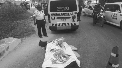 Pasajero de bus muere atropellado en un extra&ntilde;o accidente