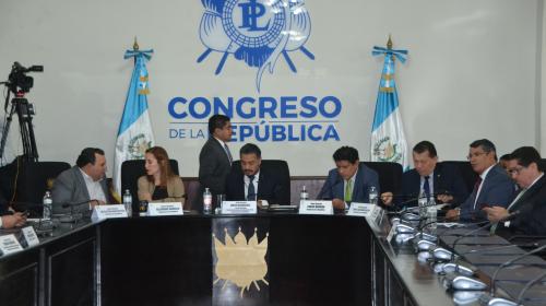 Constructores piden al Congreso les paguen deudas