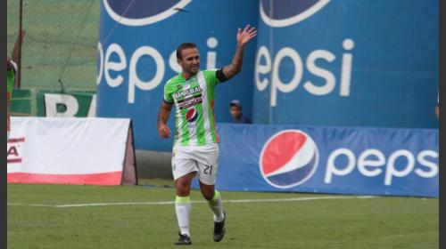 Expulsan a José "El Moyo" Contreras por "criminal" patada 